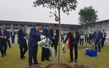 Đoàn đại biểu cấp cao Triều Tiên thăm mô hình trồng hoa lan tại Đan Phượng, Hà Nội
